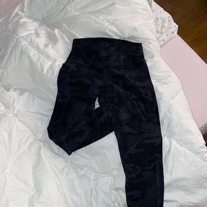 Lululemon camo aligns